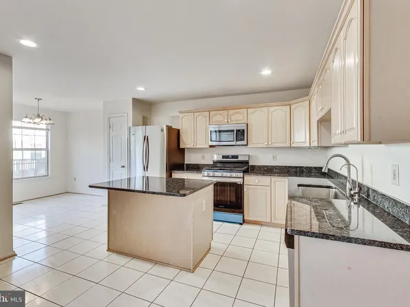2408 Simpkins Farm Dr, Herndon, VA 20171