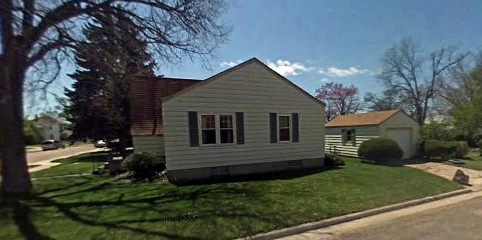 2nd image of 525 Longview Ave
