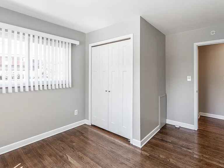 1909 Gardenia Ave #7 — Photo 5
