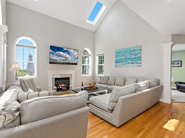 407 Raymond Rd, Plymouth, MA 02360