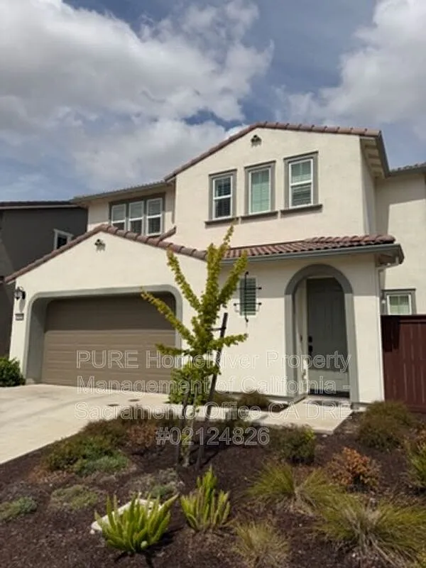 3 bed, 2.5 bath, 1828 sqft, $2,995 — Photo 3