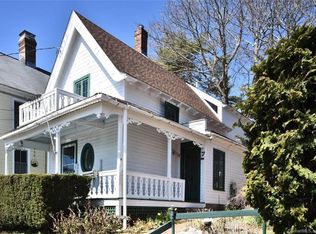 17 Halls Point Rd, Branford, CT 06405