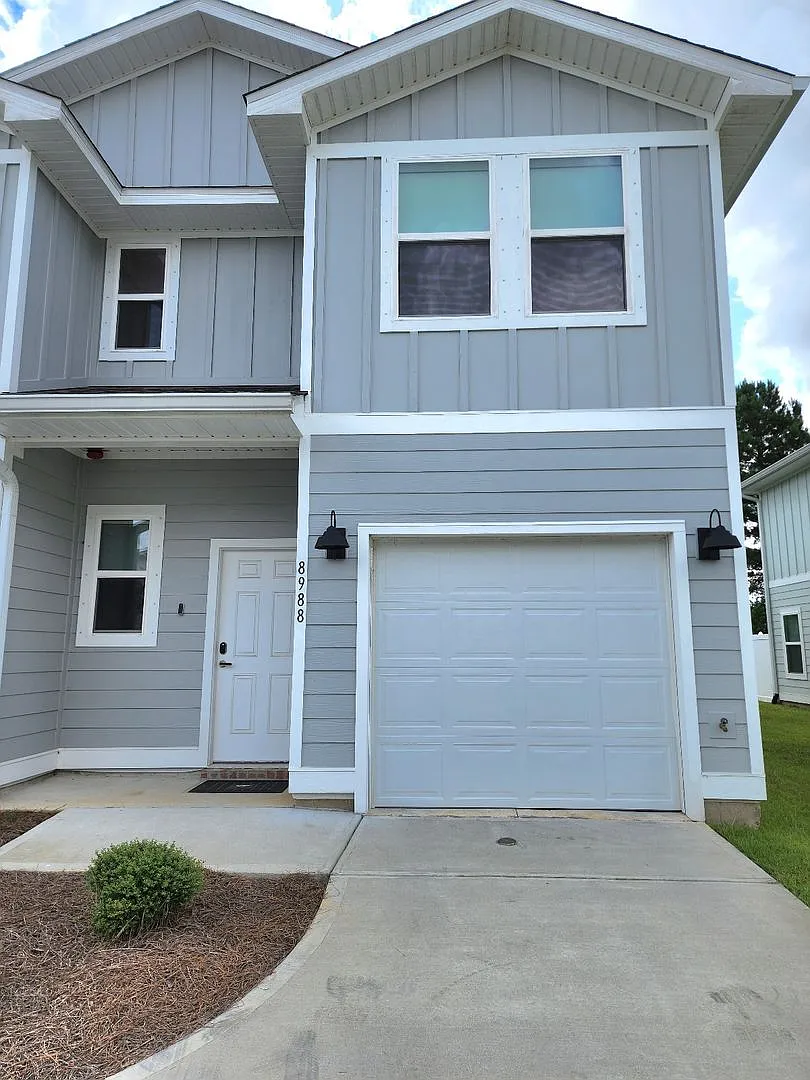 3/2.5 Townhome w/ Pool Community! — Photo 1