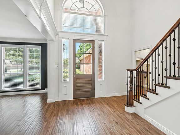2nd image of 335 Highland Oaks Cir