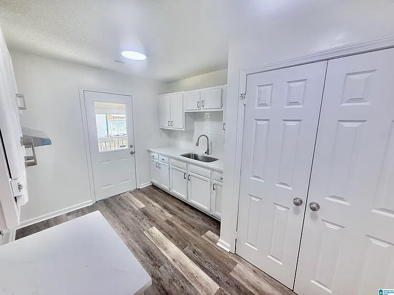 1408 Avenue D — Photo 7