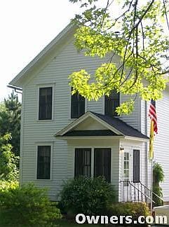 Three bedroom charmer on the Rush River