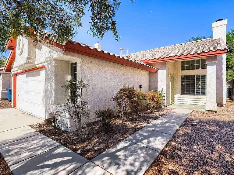 2709 Camphor Tree St — Photo 2