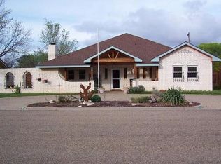 402 Walnut Ave, Panhandle, TX 79068