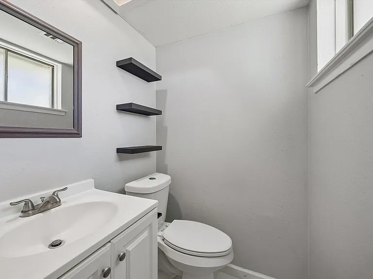 1526 Diplomat Way — Photo 8