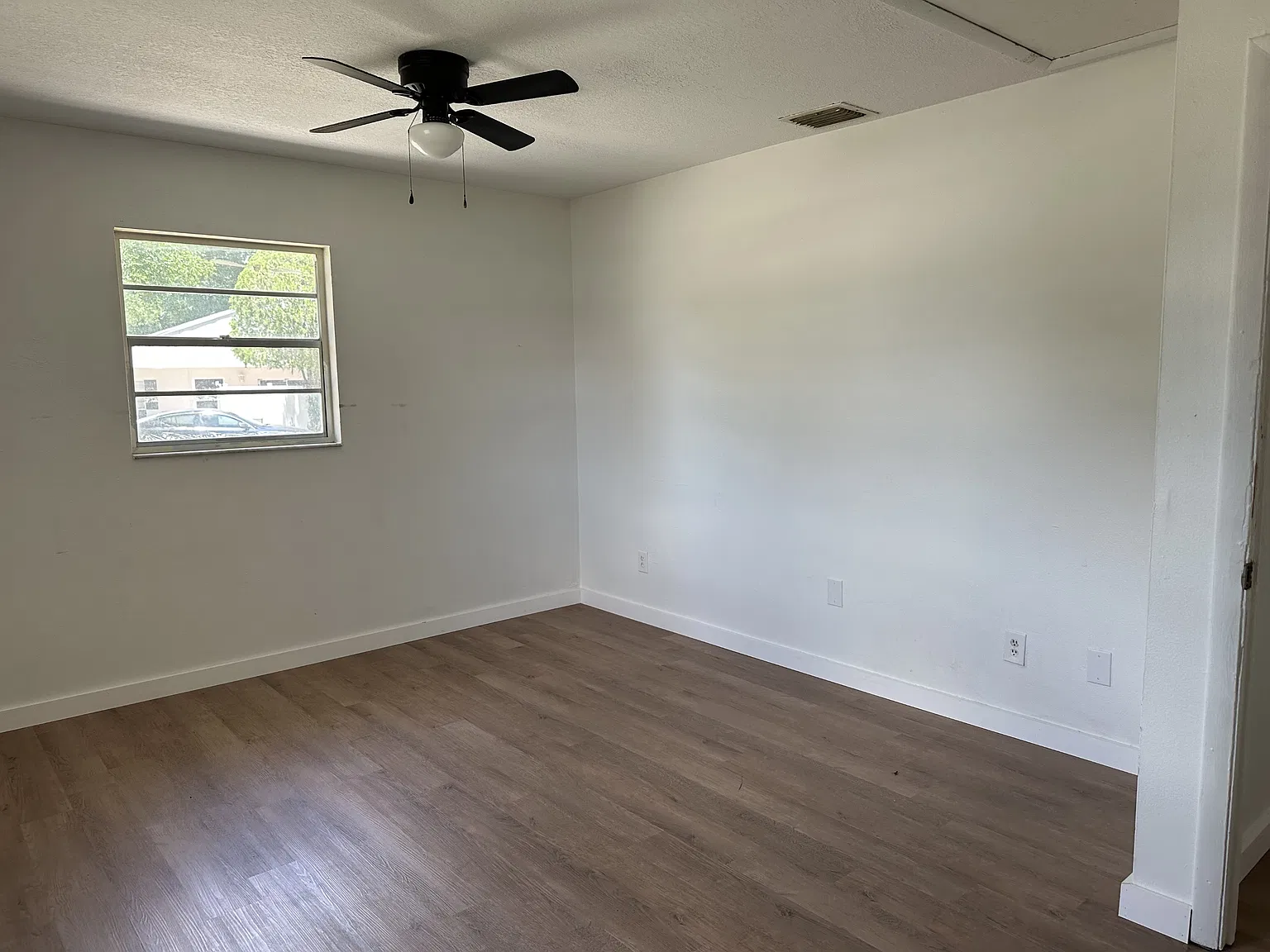 2931 SE 52nd Ave - A — Photo 3