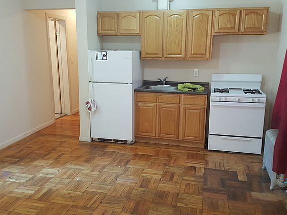 2nd image of 2085 Morris Ave #A1