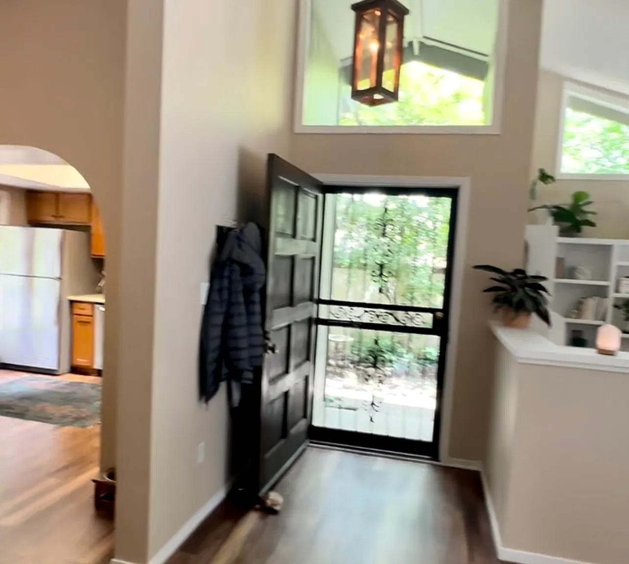 1610 Foster Drive — Photo 2