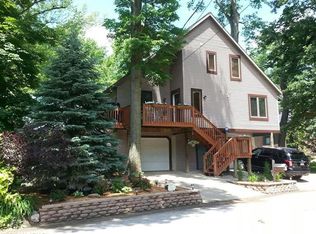 2055 Riverbank St NE, Grand Rapids, MI 49525