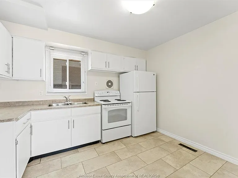 272 Victoria St S #40 — Photo 13