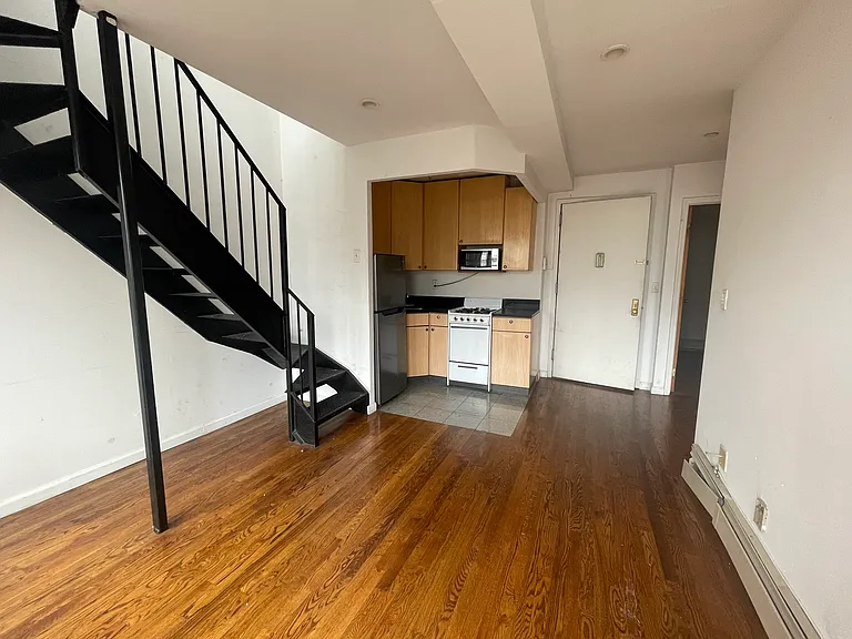407 W 51st St #A — Photo 6