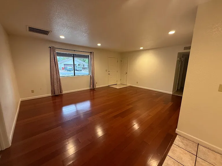 4285 E Mustang Dr — Photo 2