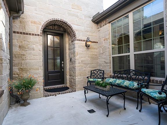 2nd image of 215 Lagarto Ct