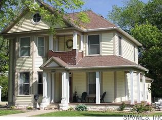 225 E Pearl St, Staunton, IL 62088