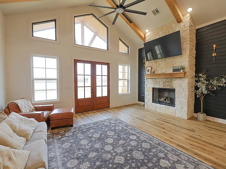 250 Jones Rd — Photo 4