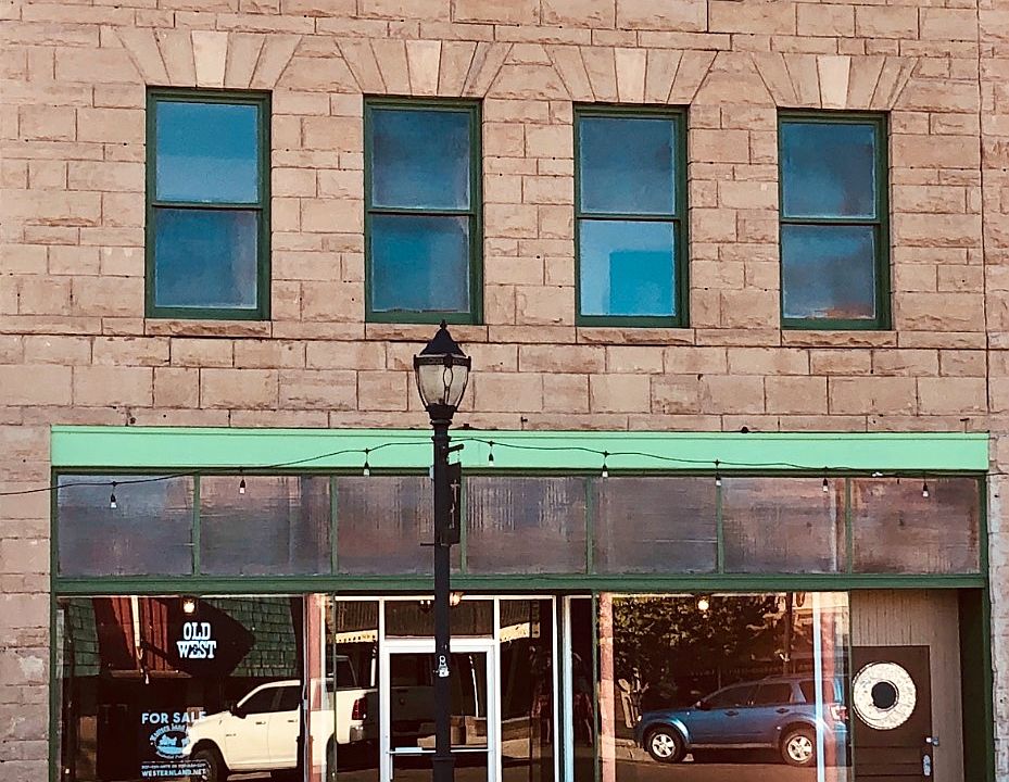 1st image of 513 Broadway St