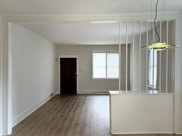130 Poplar St — Photo 2