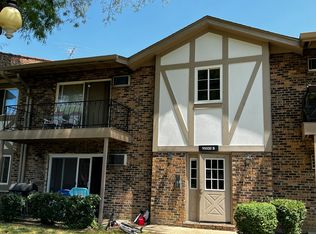 9S020 S Frontage Rd APT 5-205, Willowbrook, IL 60527