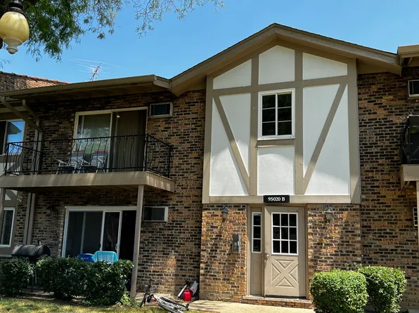 9S020 S Frontage Rd APT 5-205, Willowbrook, IL 60527