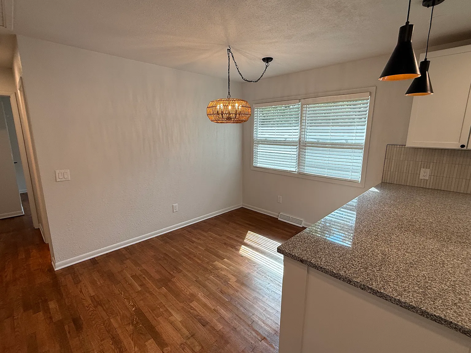 2 bed, 1096 sqft, $1,950 — Photo 4