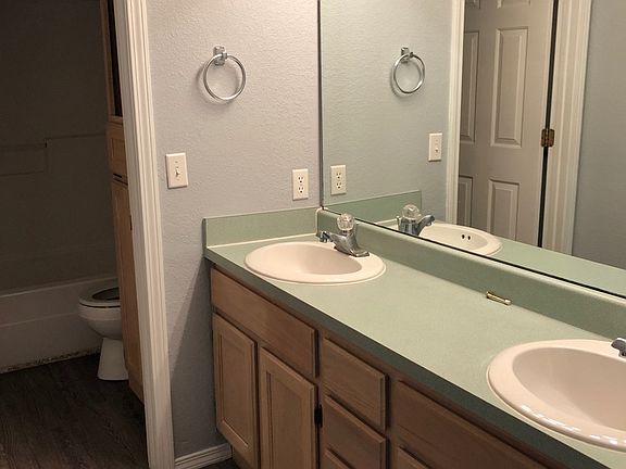 4th image of 490 Abby Ln APT 2