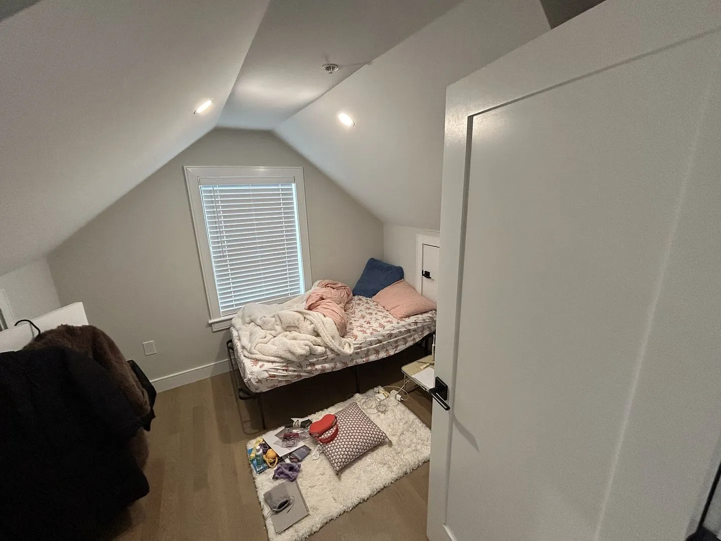 Discover the ridiculous renovations including a 'metal-object in the... — Photo 3