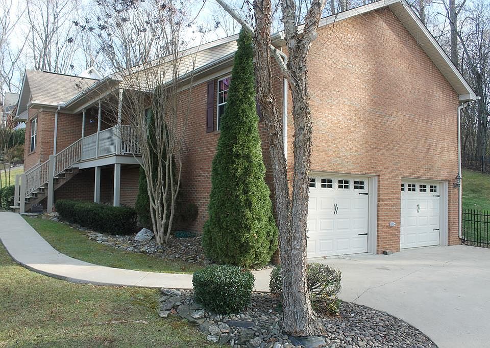 1st image of 828 Rebecca Ln