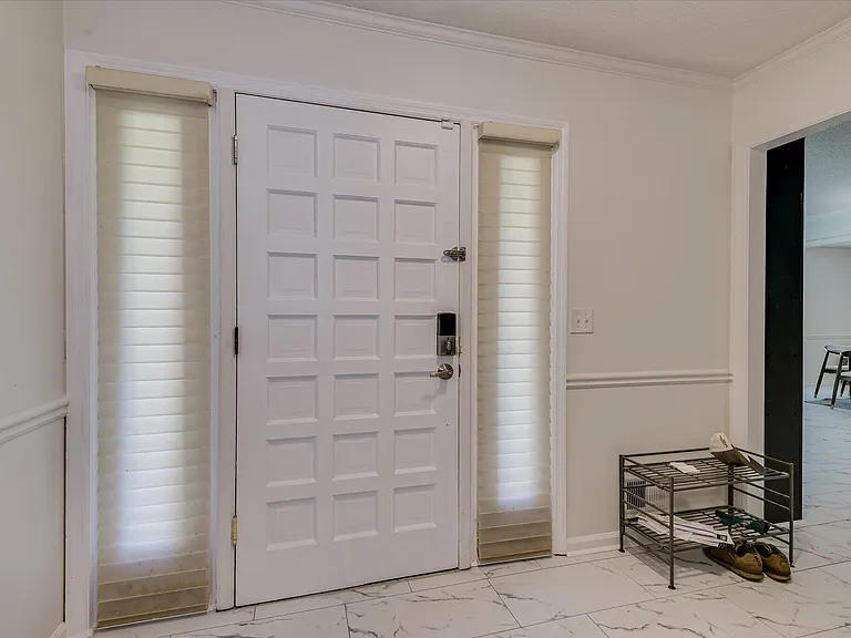 3648 Jamaica Dr — Photo 2