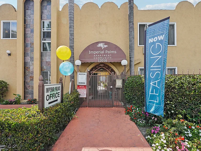 Imperial Palms — Photo 13