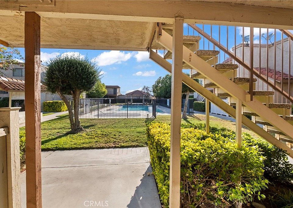 1st image of 2419 W Acacia Ave