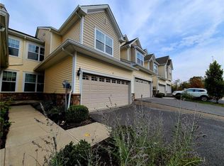 18 Fieldstone Dr, Middletown, NY 10940