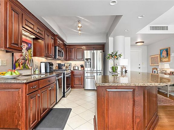 5th image of 803 W 48th St APT 504