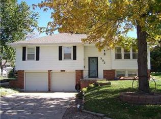302 SW 24th St, Blue Springs, MO 64015