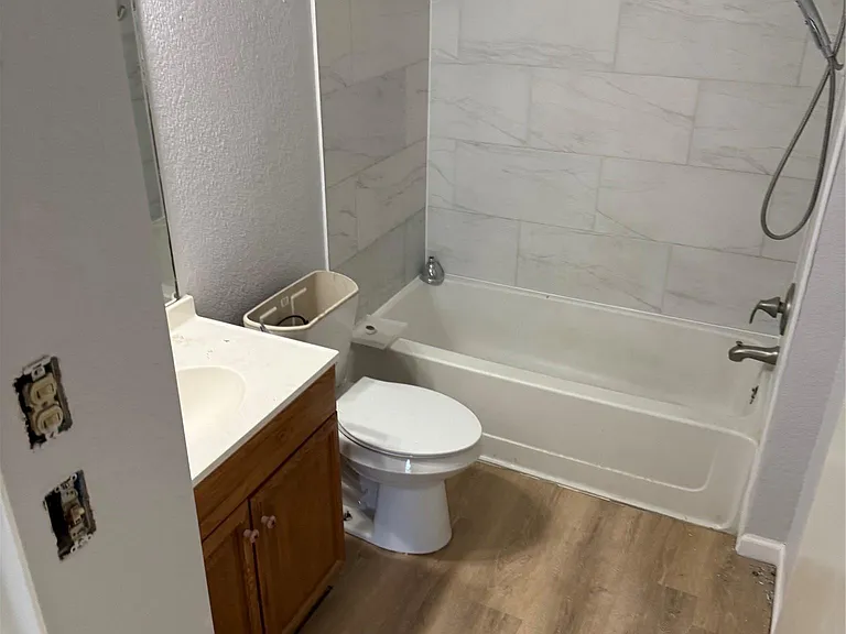 1100 E Logan St — Photo 6