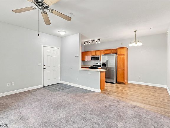 5th image of 2291 W Horizon Ridge Pkwy Unit 9249