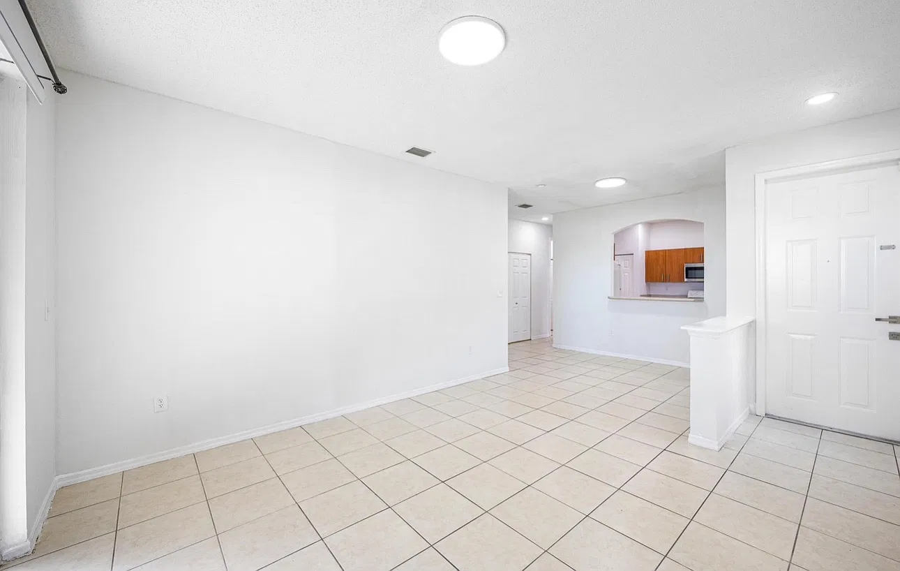 3 bed, 1398 sqft, $2,500 — Photo 2
