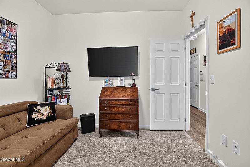 5th image of 16 Joshua Place