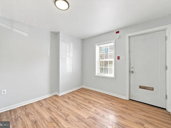 934 New Market St, Philadelphia, PA