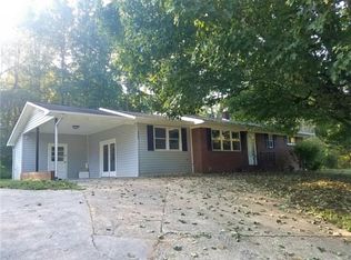 206 Elizabeth St NE, Lenoir, NC 28645