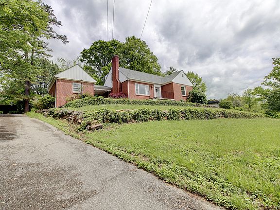 3rd image of 3233 Woodland Dr SW