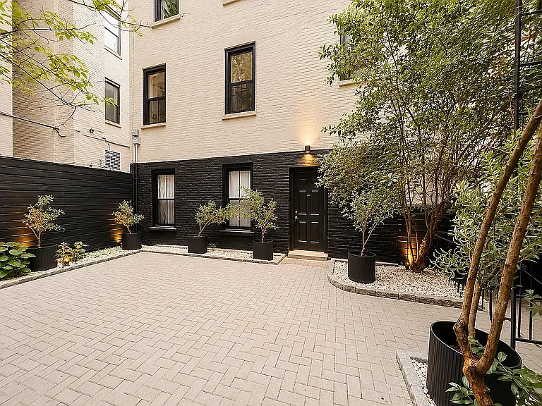 404 W 51st St #1A — Photo 7