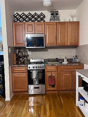 4th image of 337 E 5th St APT Br