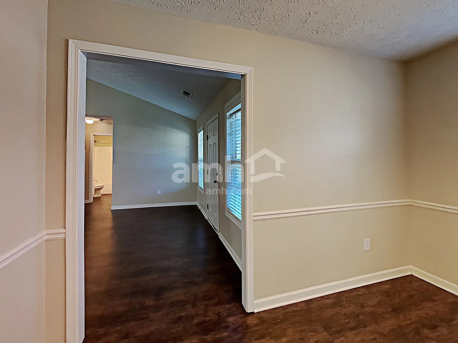 3 bed, 2.0 bath, 1520 sqft, $2,025 — Photo 4