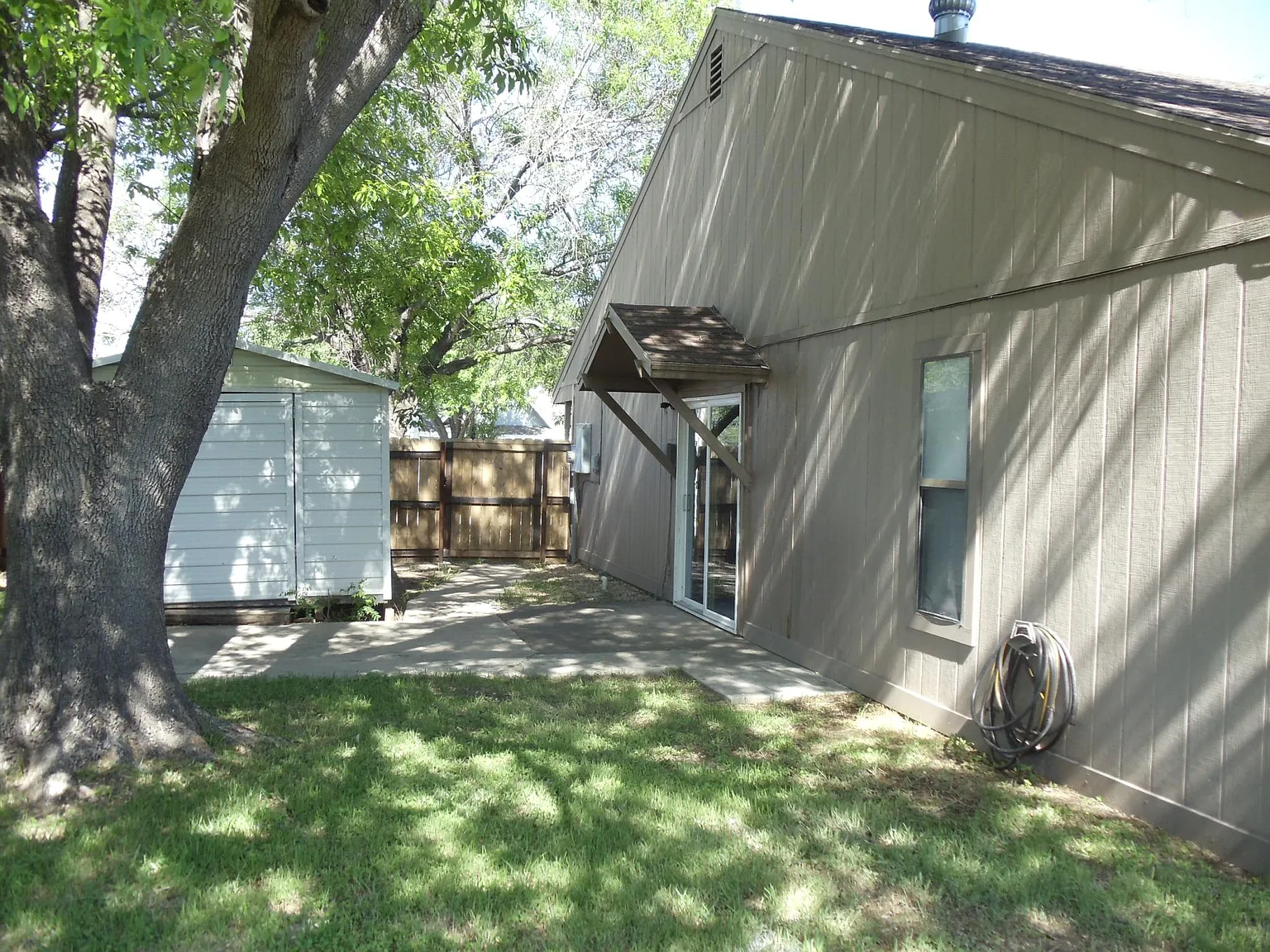 2 bed, 1.5 bath, 1000 sqft, $1,275 — Photo 2
