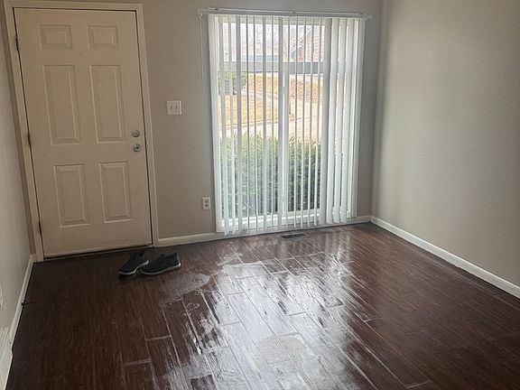 3rd image of 927 Herold Ave #927