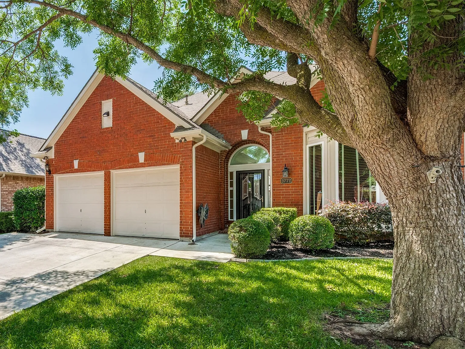 3 bed, 2.5 bath, 2767 sqft, $3,650 — Photo 2